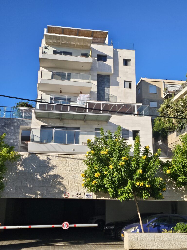 רחל 22 חיפה